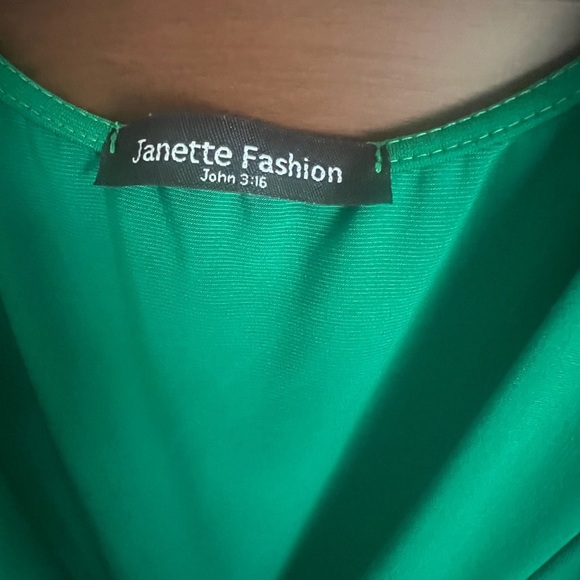 Green dress - Picture 3 of 3